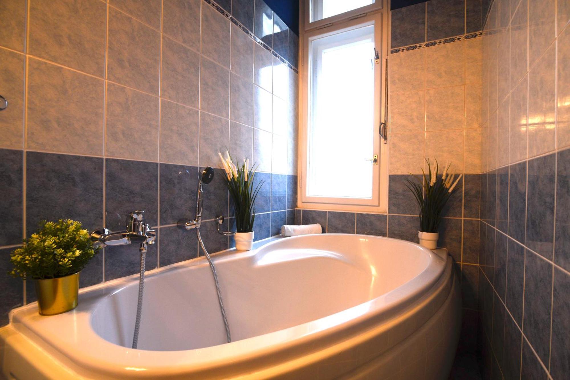 Waterfront River Side Roof Top Apartment - Terrace With City View Prague Exterior photo